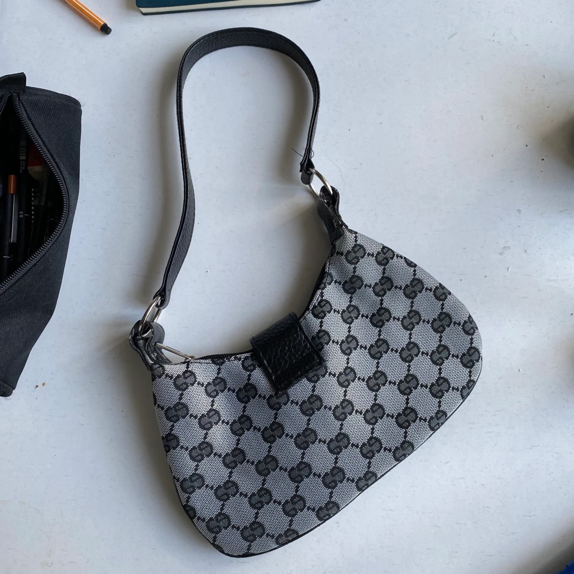 Unik axelremsväska - 91