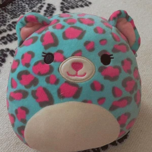 Squishmallow  - Leopard squishmallow :)) • nypris: 150.    Säljer för: 110 + 13kr frakt🤍😽