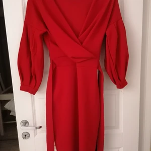 Klänning  - Storlek 36. Endast använd 1 gång 