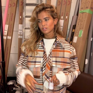 Monki Jacka - Så fin höst/vår jacka från Monki! Storlek S, boxig i passformen så kan även passa M. Möts i sthlm annars frakt☺️