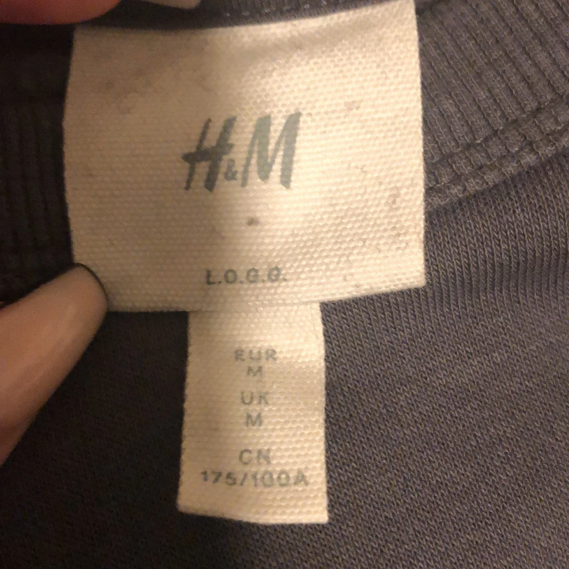 Grå tröja med tryck  - 91