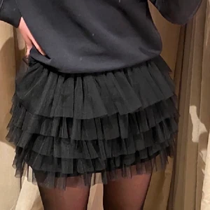 Volang kjol!❤️ - Lägger ut denna igen då den aldrig såldes, helt som ny och gillar den jätte mycket så börja buda från 200💓