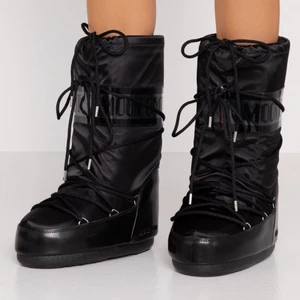 Moon boots - Säljer mina assnygga moon boots som jag tyvärr inte använder längre. Jättebra skick, använda ett par fåtals gånger💕