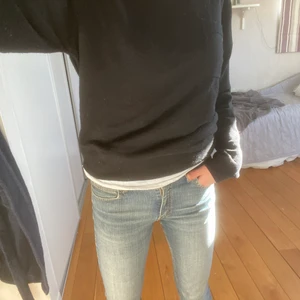 Lågmidjade blåa jeans lee - Lee jeans i modellen boot cut, säljer pågrund av för små❤️❤️❤️