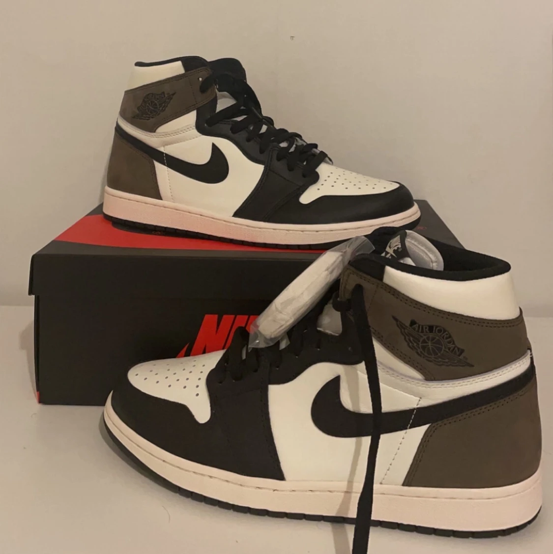 NIKE Jordan 1 ”MOCHA” HIGH  - 90