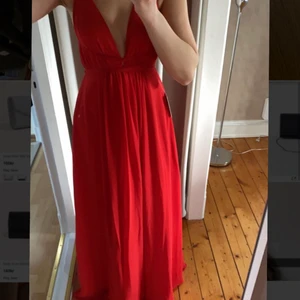 Ny balklänning - Säljer denna otroligt fina balklänning!✨ Strl. 34 men passar även en 36! Är endast provad och alla lappar är kvar!! Säljer pga att jag hittat mig en ny!💓  Pris: 1800kr då den somsagt är helt ny! skicka privat för frågor eller fler bilder!!🤍