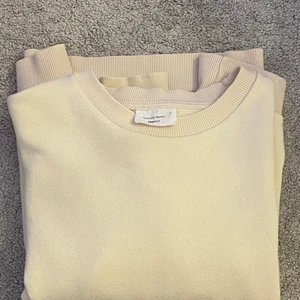 Sweatshirt GinaTricot - Fin basic sweatshirt från Gina som passar till det mesta💗 Den är använd ganska mycket men har inga defekter! Säljer då den inte kommer till användning längre😋 