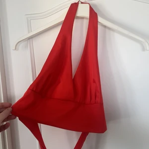 Halterneck topp - Cool topp som är öppen i ryggen