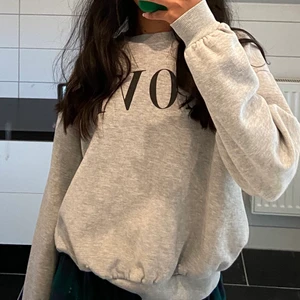 Lindex - Säljer denna tröja från Lindex pgv att de ej kmr t användning. 