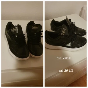 Adidas skor, stl 39 1/2 - Skor i jätte fint skick