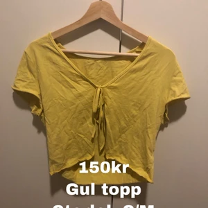 Gul topp - Gul topp med knytning fram! Väldigt fin, men behövs bh under!