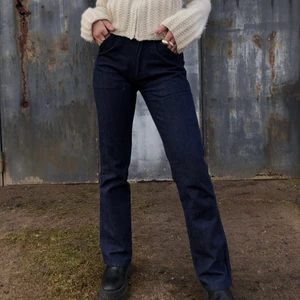 LILY OF THE VALLEY- JEANS - supersnygga mörkblå jeans🤎