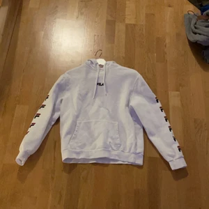 Fila hoodie - Cond 8/10 använd mycket men inga fläckar eller hål