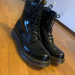 Dr.Martens strl 41 - Nästan helt nya, använda max 5 gånger