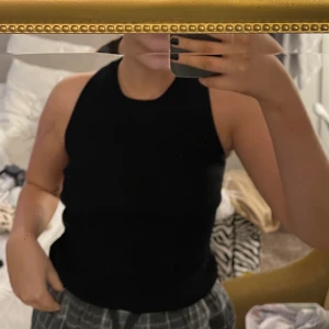 Topp - Snygg topp me öppen rygg från Gina tricot !