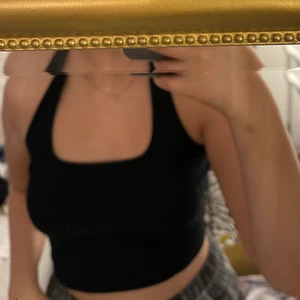 Topp  - En topp me öppen rygg från asos !