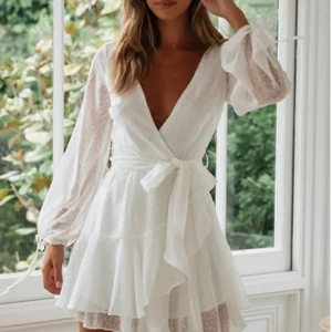 Klänning  - Klänning från DM, Dennis maglic. Storlek L men passar mig som har S. 400 kr.