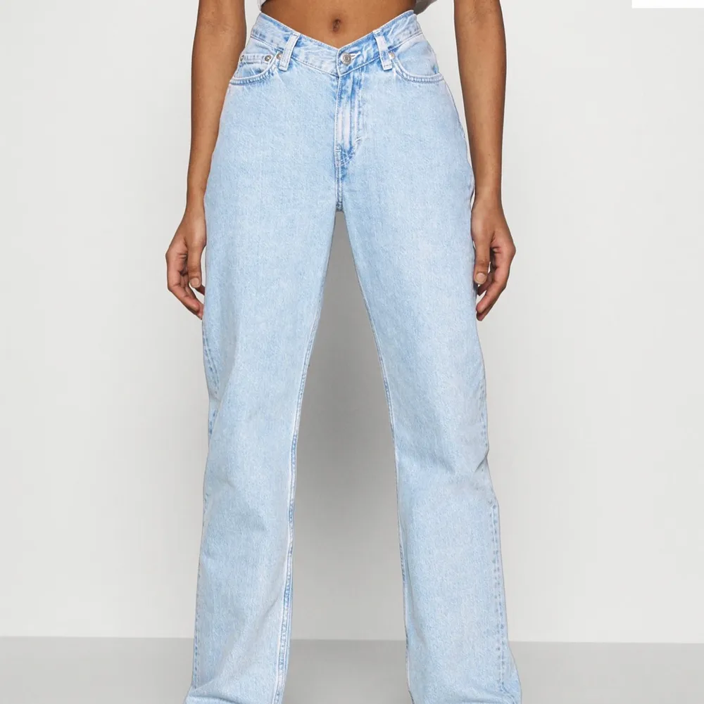 Weekday jeans i modellen ”twin trousers straight leg” i storle 31. Slutsålda i denna storlek . Jeans & Byxor.