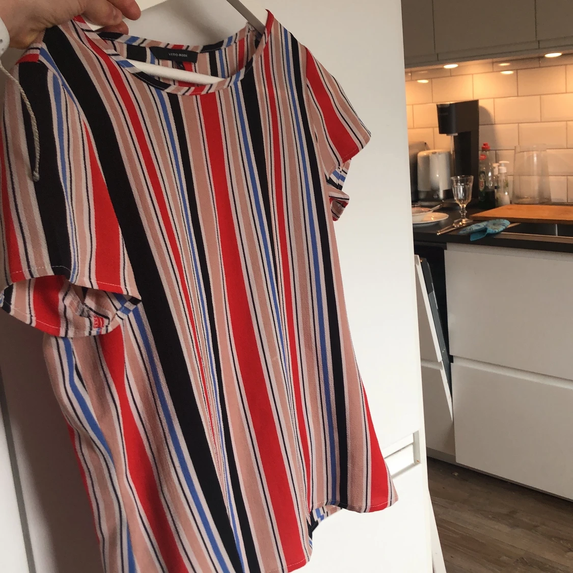 Randig kortärmad blus.  - 91