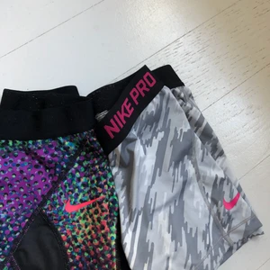 Nike PRO shorts - 2 Nike PRO korta shorts. Båda för 70 eller en för 40. Nypris: 249kr styck. Hör av dig om du vill ha fler bilder🥰 *GRÅ SÅLDA*