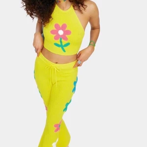 SET DOLLSKILL - ASBALLT set från dollskill söker nytt hem!! Endast prövad, så i nyskick. Köpt från USA, så har betalat tull för denna varan, därav priset. Såå unikt 🥺🧡  Kan skickas spårbart via PostNord! 250kr för toppen & 560kr för byxorna om du köper separat 