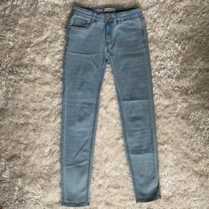 Pull&Bear-low waist. Storlek 36 - Knappt använd