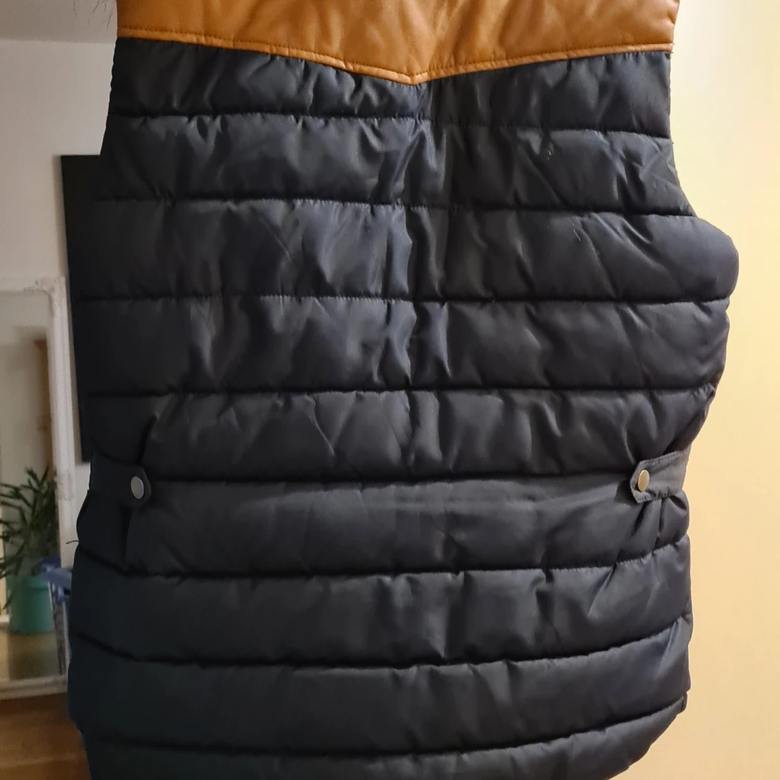 H&M väst med fusk päls  - 90