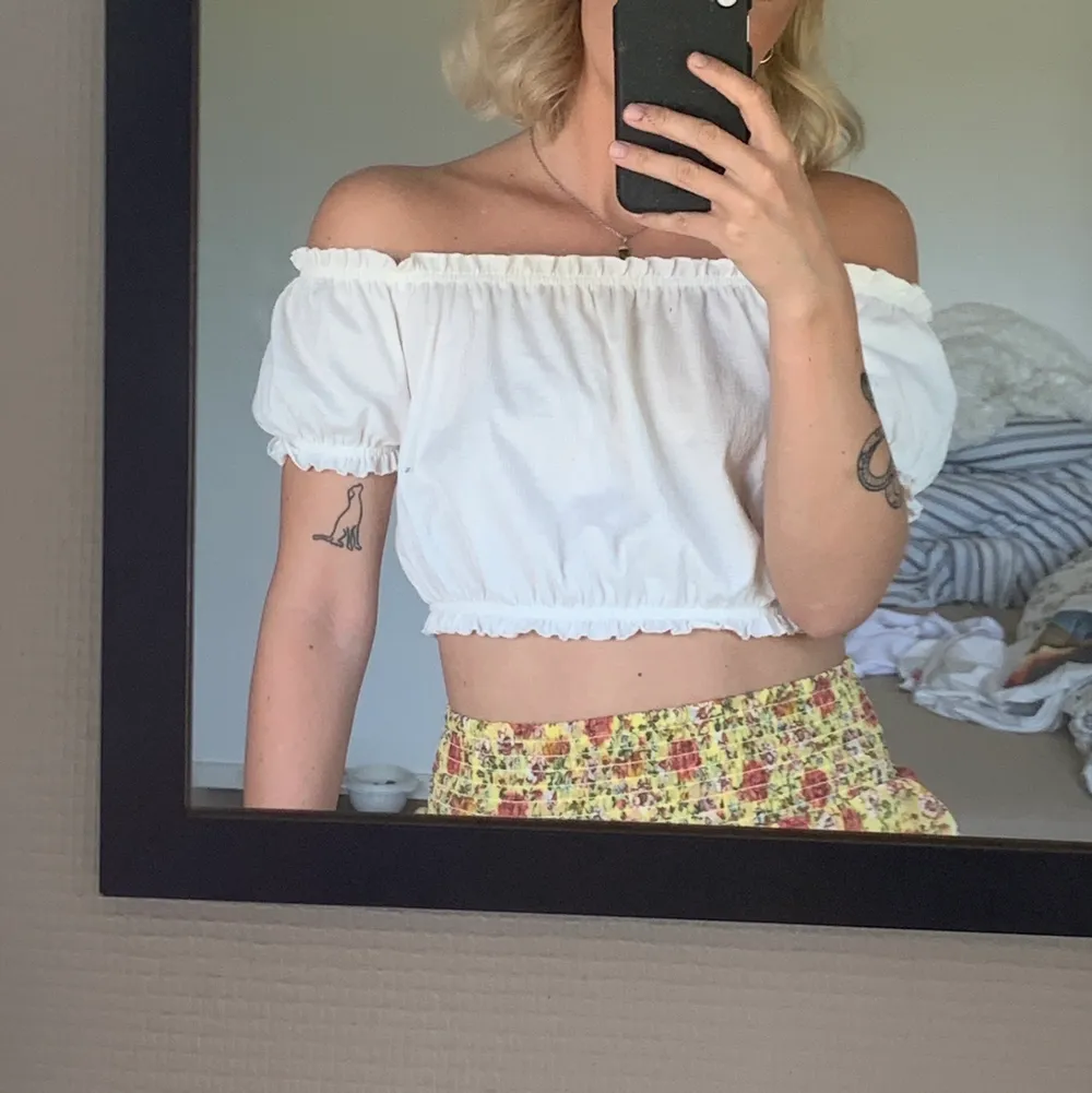 Jättesöt crop top som tyvärr inte kommer till användning.. Toppar.