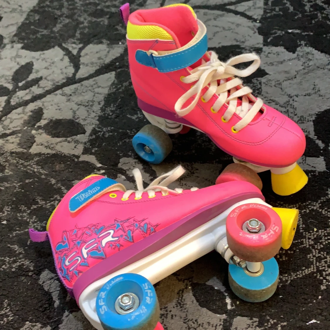 Vill inte ha de längre och de står bara i mitt rum och kommer inte till Användning längre om någon är intresserad kan jag möta upp personen  - 90