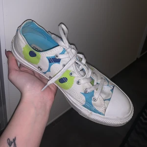 Marimekko converse - Knappt använda i super fint skick! slutsålda ✌🏼Köpare står för frakt!💕