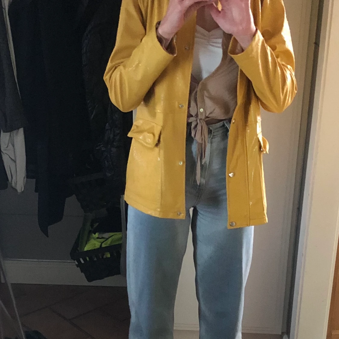 Gul regnkappa only - 91