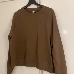 Jättefin brun oversized sweater från arket som aldrig har kommit till användning (skriv privat för fler bilder)