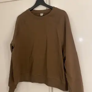 Jättefin brun oversized sweater från arket som aldrig har kommit till användning (skriv privat för fler bilder)