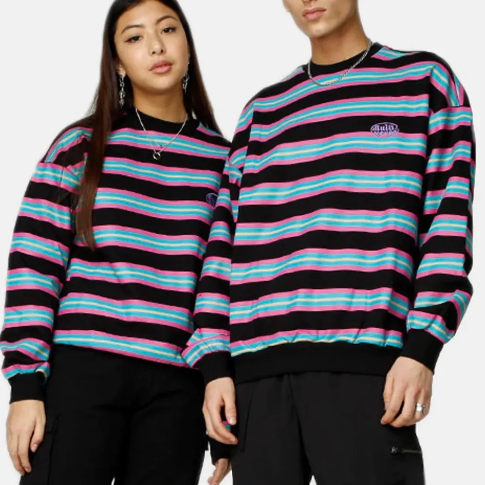 En sweatshirt men coola ränder! Oversized fit, jag har vanligtvis S/M men denna är XS! 💕. Tröjor & Koftor.