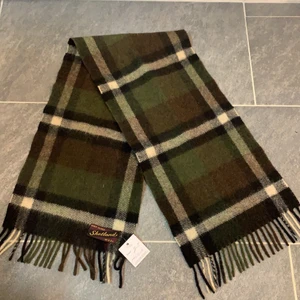 Ullhalsduk  - Inhandlad på Humana, prislapp kvar. 