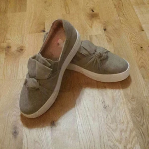 Dasia - Gröna skor fran Dasia aldrig använda  nya kostar 1000 kr