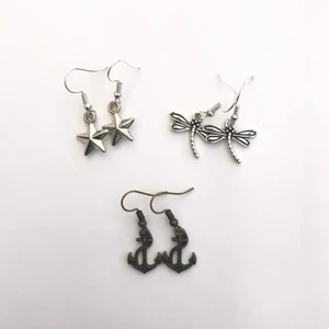 Örhängen - 24kr/st + frakt (12kr)                                        Nickelfria!!                                                                           Beställ gärna via hemsidan💓