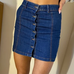 Jeans kjol  - Jeans kjol, Gina tricot, knappt använd, storlek 34