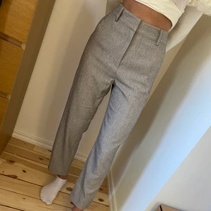 Kostymbyxor - Kostymbyxor från NAKD, super fina kostymbyxor, knappt använda på grund av lite för stora i midjan för mig, storlek 34, 