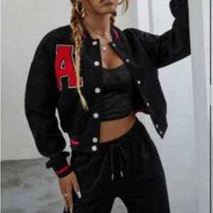 Jacka från shein  - Använd en gång. Annars helt ny. Nypris 159 mitt pris 80kr 