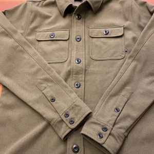 Nike SB Filtskjorta Jägargrön S - Nike SB Filtskjorta Jägargrön Storlek S mycket bra skick använd 1 gång  Pris 350 kr SMS eller Ring 0708942932 