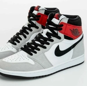 Jordans  - Intressekoll på mina jordans! Skriv privat för fler bilder💕obs detta är inte min bild! 