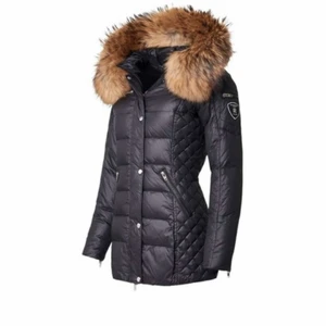 Rock and Blue jacka - Hej! Säljer en jätte fin jacka som nu inte är till använd mer. Använd bara en vinter, jackan är väldigt fin och varm. Äkta päls! Skriv ett litet meddelande för flera bilder på jackan. Pris kan diskuteras vid snabb affär!!!!