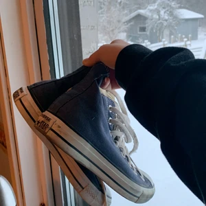 Converse - Blå converse i strl 40!❤️ tyvärr passar de inte mig:( men de har en snygg blå färg. Är 25,5 cm i innemått
