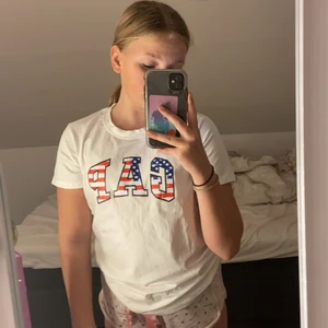GAP tröja storlek S - Jag säljer dena tröjan för den används inte men dem är super fin och i super fint skick💕 Det står att det är storlek M men den är liten i storleken så storlek S passar❤️