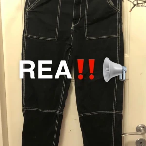 HM - ‼️📢REA! 30kr istället för 50kr tills på måndag‼️📢Säljer för att är inte min still. Säljer billigt eftersom dom är gamla och har bara legat i mitt garderob i 1 år. Kan ochså köpa för materialet. (Köpare står för frakt) (kan mötas up i stock 