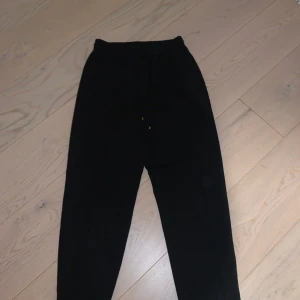 Kostymbyxor strl 34 - Bra skick , inte jättemycket använda :)