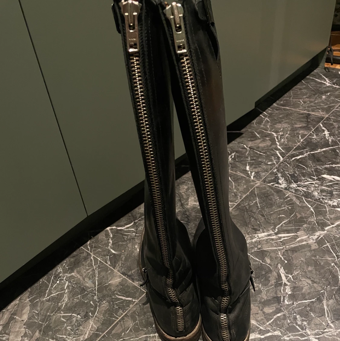 Svarta stövlar  - 90