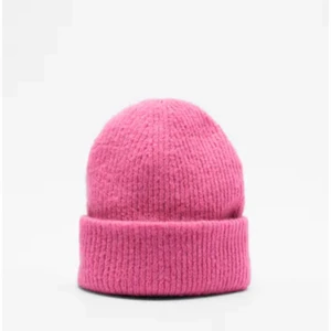 Mössa  - Aldrig använd då jag har två, fick ena i present. Såå snygg! Skriv för egna bilder.