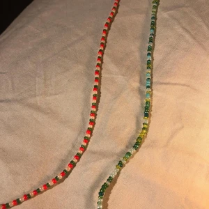 HALSBAND - JULKOLEKTIONEN är nu ute⚡️ Det är limited edition, så halsbanden kommer bara finnas under julen🎄🤍